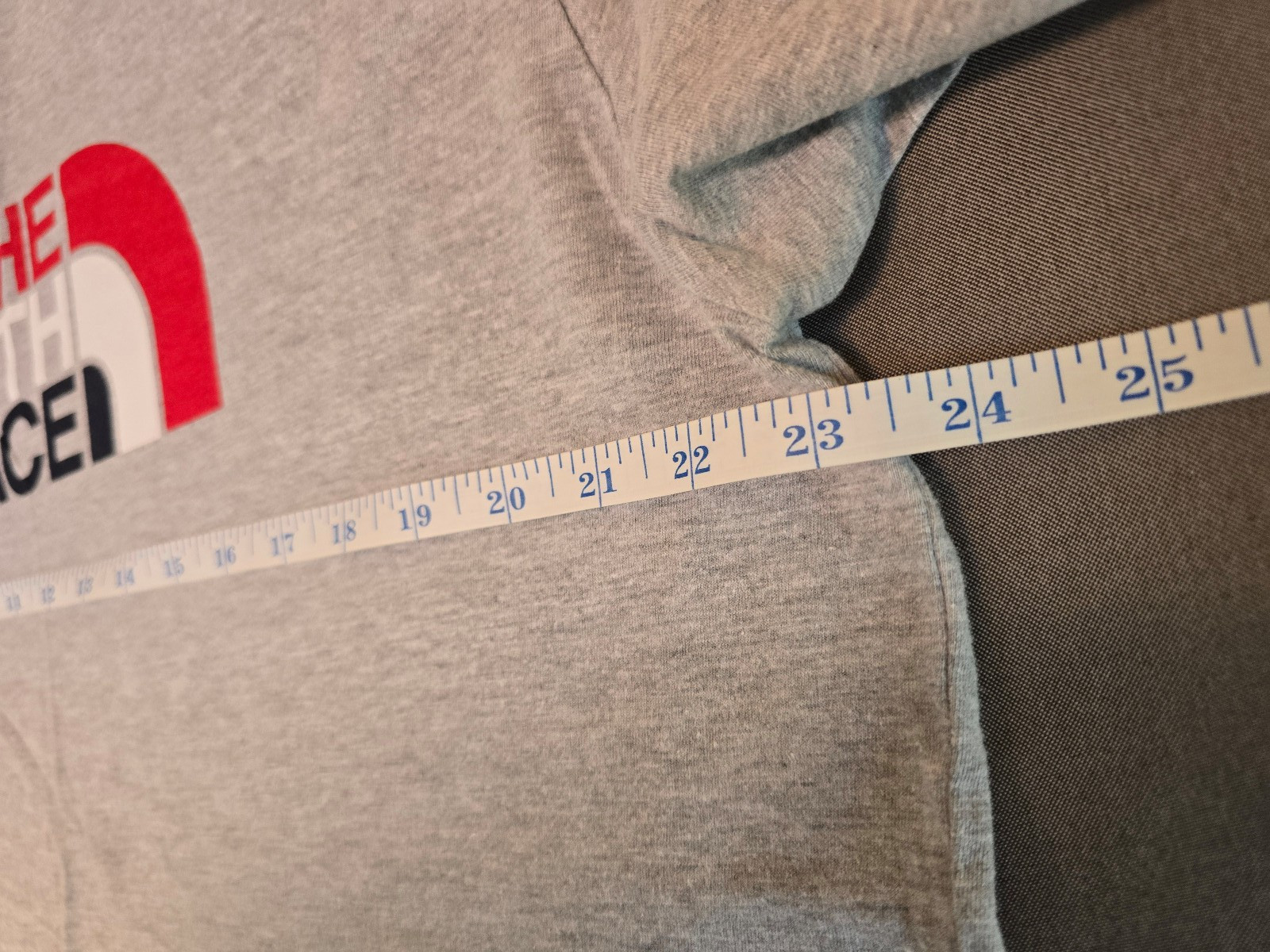 MENS SIZE XL, GREY, THE NORTH FACE T-SHIRT, COTTON/POLYSTER, PRE-OWNED gallery