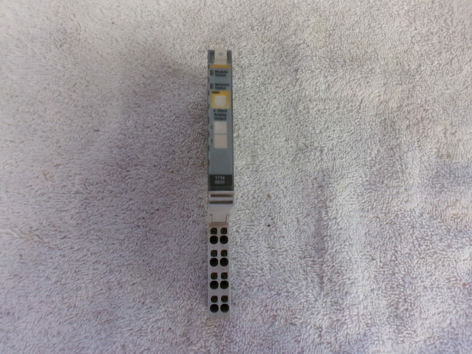 Allen Bradley Analog Output Module with Base 1734-TOP         1734-OE2C    0E2C