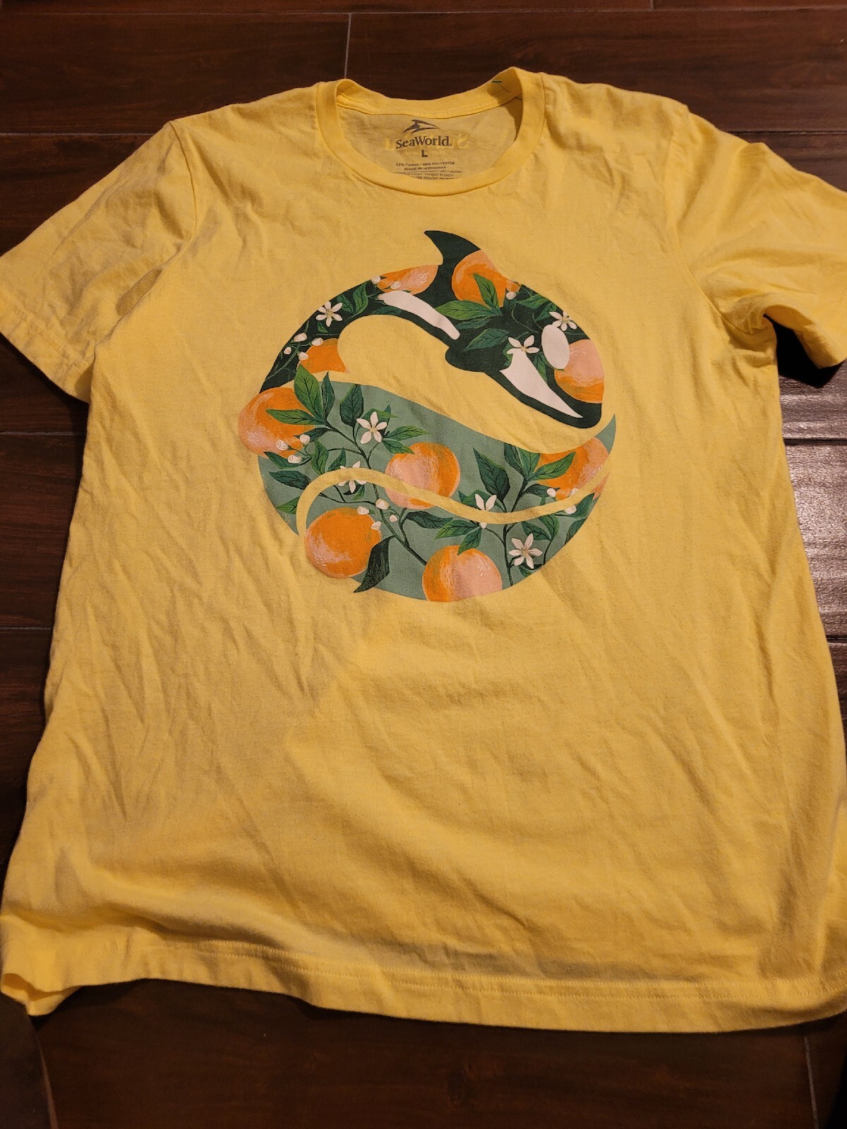 Seaworld T-Shirt – Yellow – Large – 52% COTTON