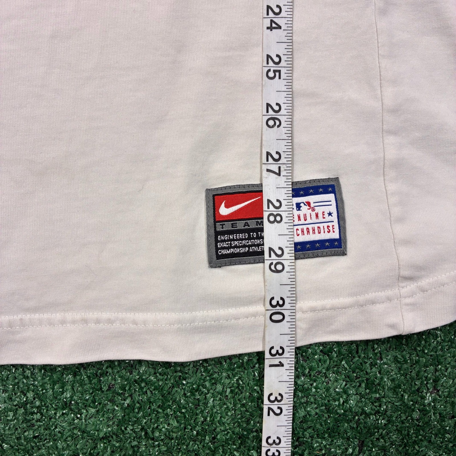 Y2K Nike Center Swoosh Chicago Cubs Baseball T-shirt gallery