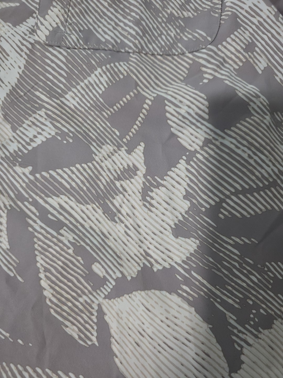 Under Armour Dockside SS Novelty UPF 30 Button Shirt Beige Sand Camo Color Sz M gallery