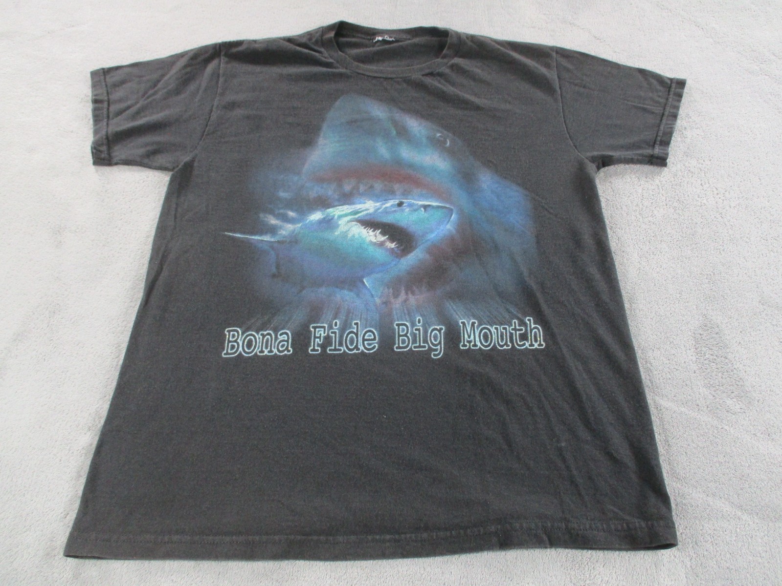 Vintage Discovery Channel T Shirt Bonafide Big Mouth Great White Medium FLAW