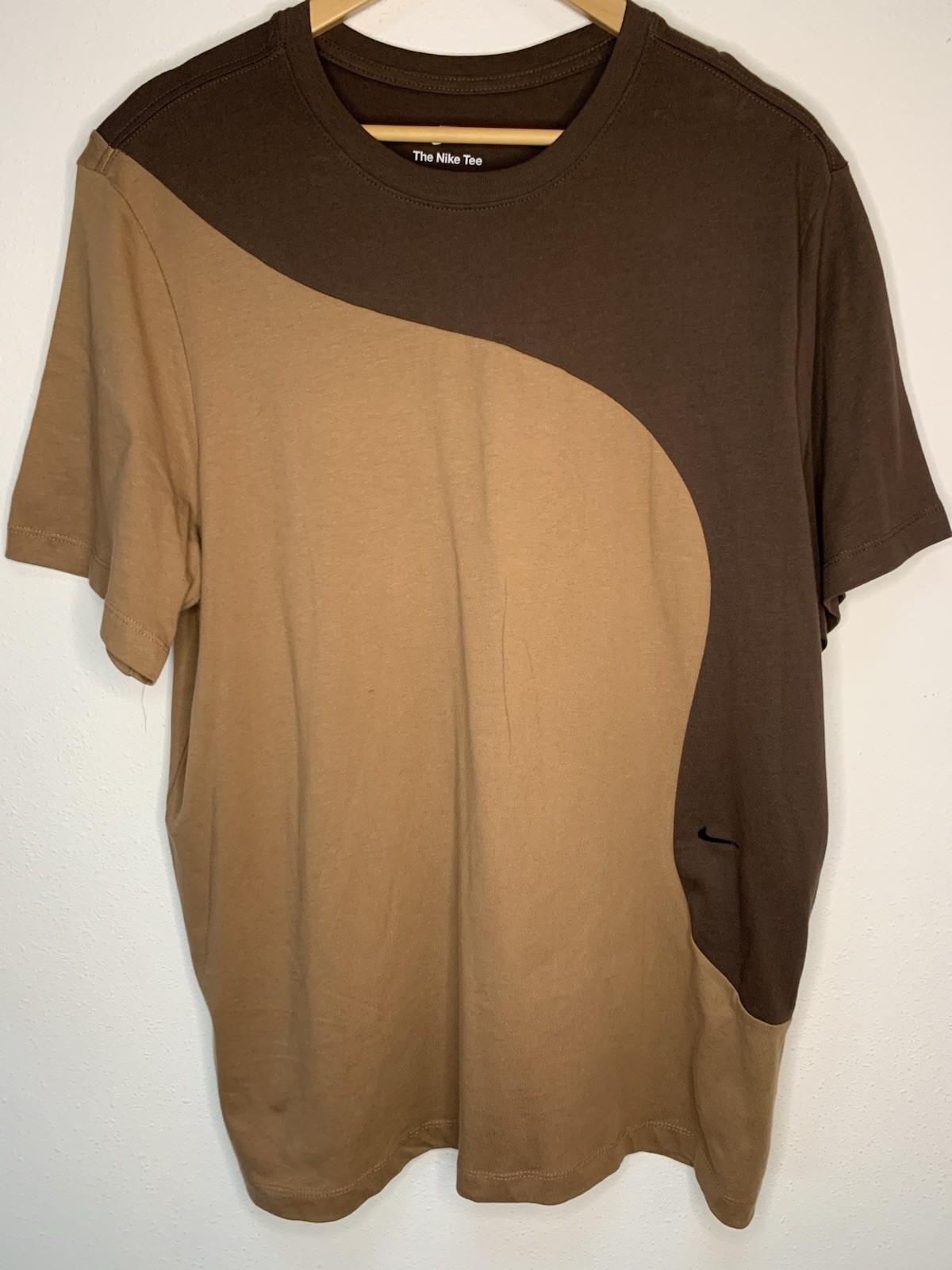 Nike The Nike Tee Men’s XL Brown/Tan Colorblock Logo Crew Neck Short Sleeve gallery