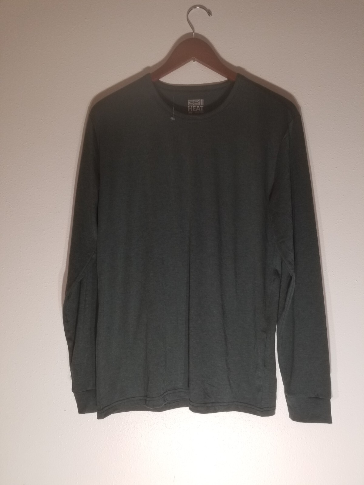 32 Degree Heat Men’s Long Sleeve Dark Green T-Shirt Size Medium NWOT