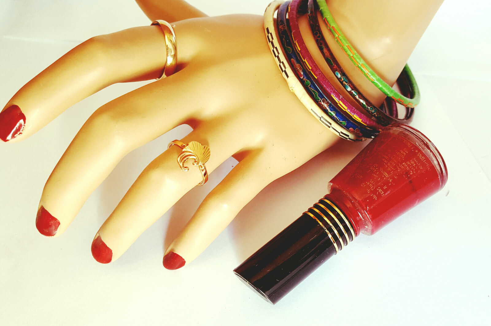 1 Female mannequin hand, life size S -1 display skintone left hand -K