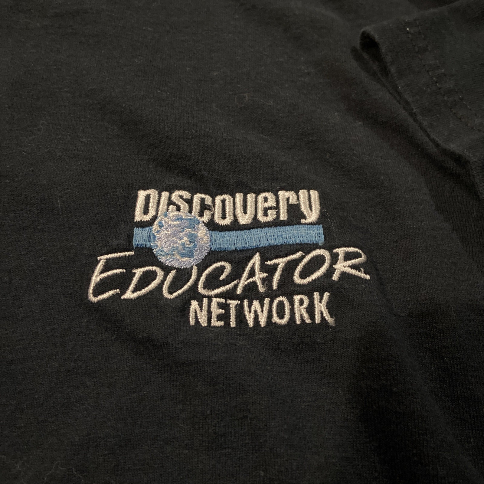 Vintage 00s Discovery Channel Educator Network Embroidered T Shirt Large gallery