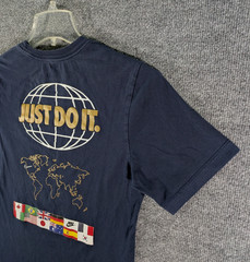 Nike Men’s Small Navy Short Sleeve Graphic Tee World Globe Logo National Flags