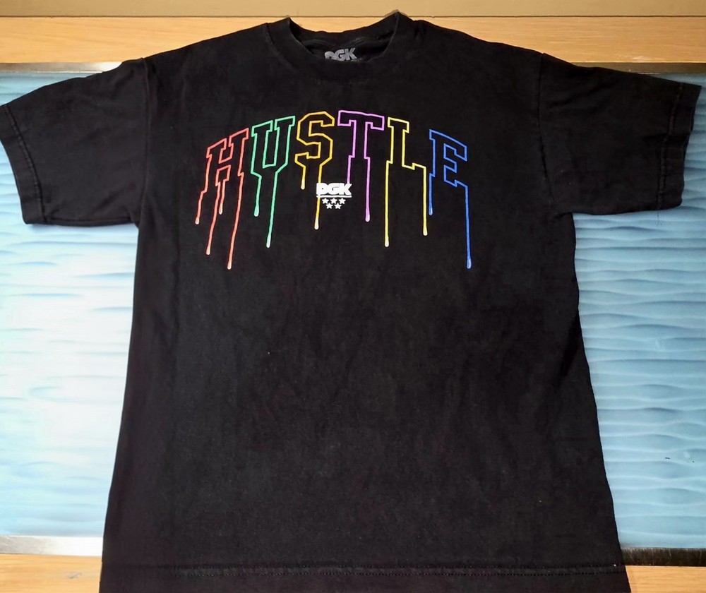 VGUC DGK HUSTLE Black & Rainbow S/S Tee – Black – Medium