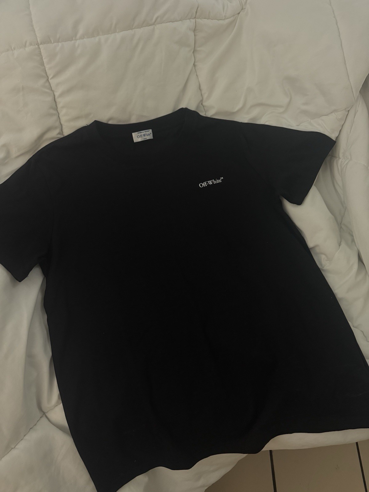 Off White T-Shirt Size Medium gallery