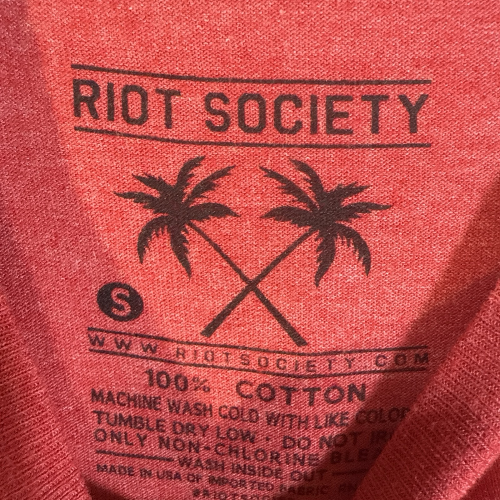 Riot Society Holiday Bear crewneck t-shirt Men's Small Red 100% Cotton gallery