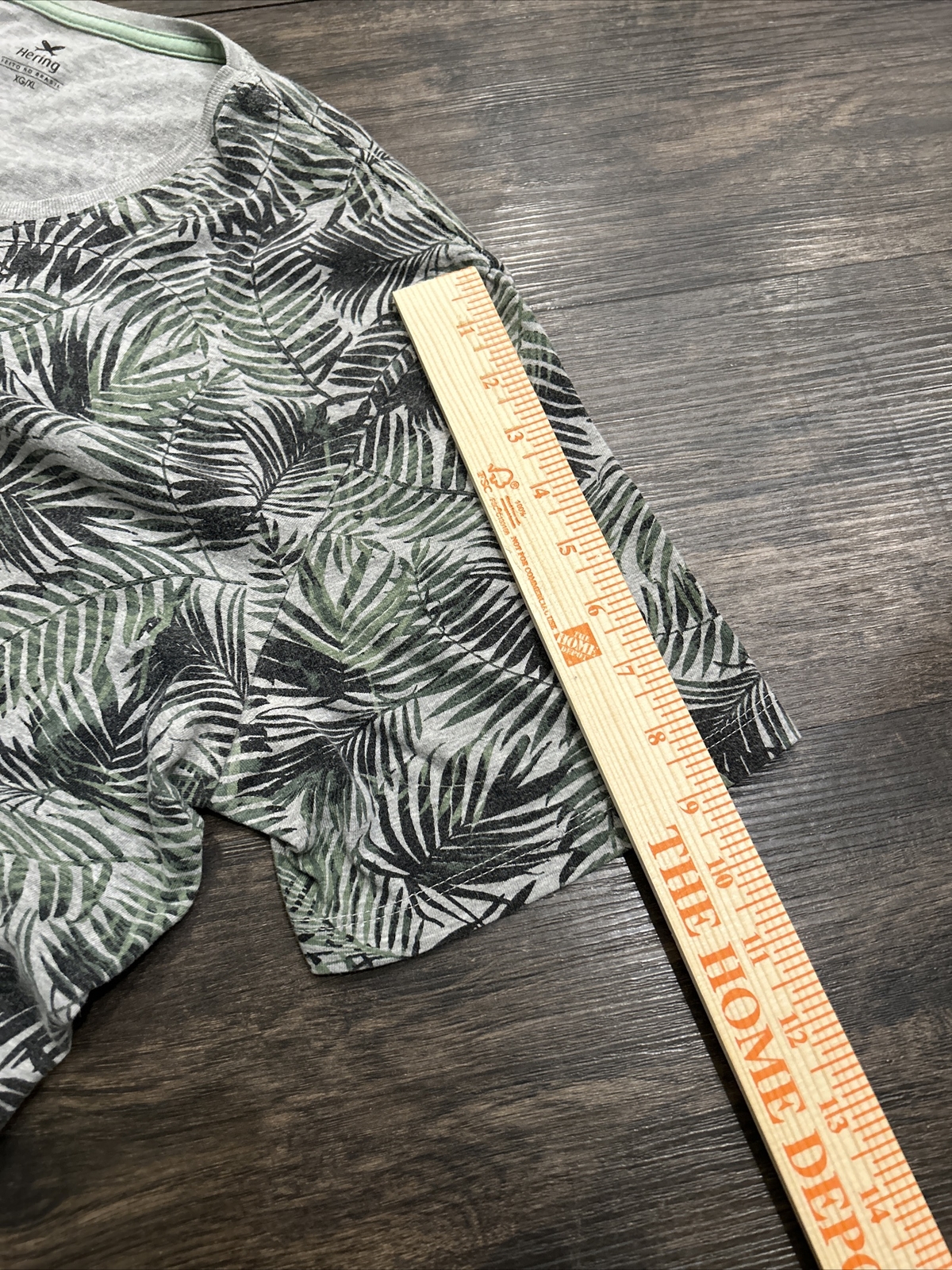 Hering Men's Palm, Leaf Print Crew Neck Tshirt, Sz. XL Soft Beach Attire ￼ gallery