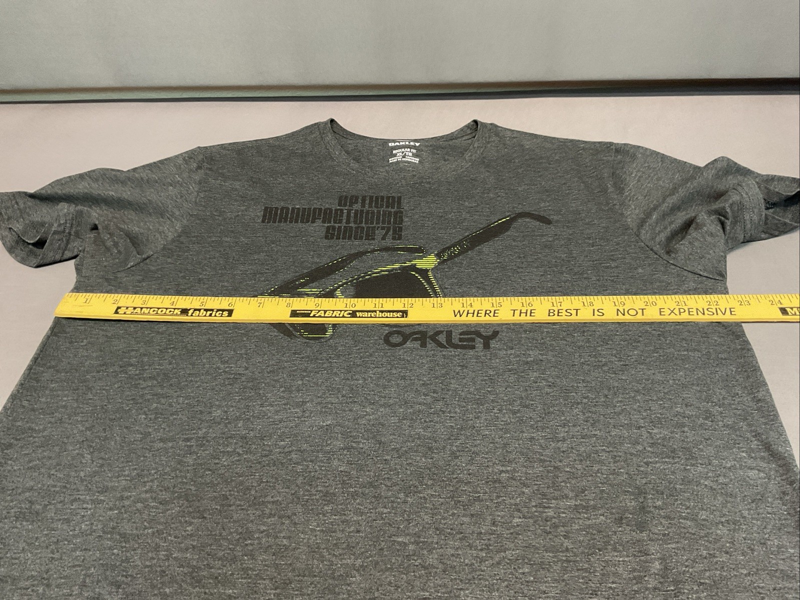 Vintage OAKLEY Gray Y2K Optical Since '75 Graphic Logo T-SHIRT, Men's Regular XL gallery