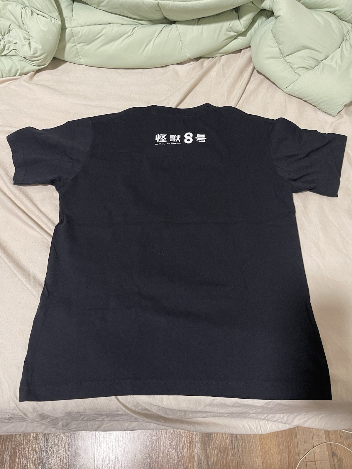 Uniqlo UT Men’s S kaiju no.8 Black Graphic Print Crew Neck Short Sleeve T-Shirt gallery