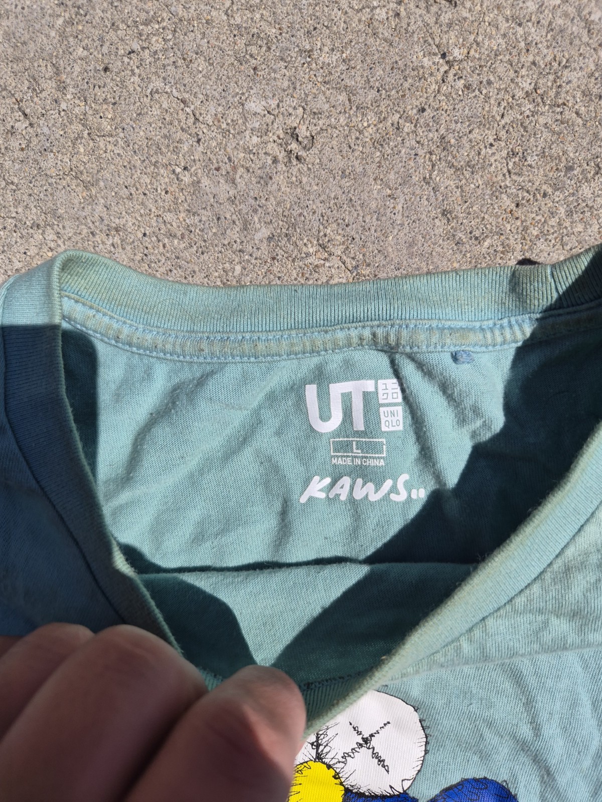 Uniqlo UT KAWS x Uniqlo Men's Green BFF Graphic Tee Shirt Size L Cotton gallery