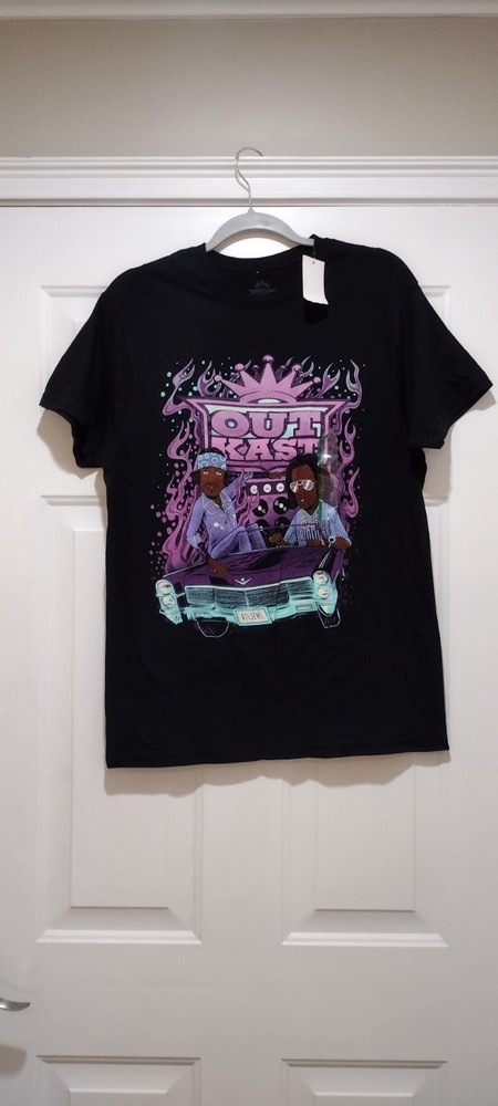 NWT Out Kast Men’s Graphic Size Medium ShirtPit to pit 19″Length 29″