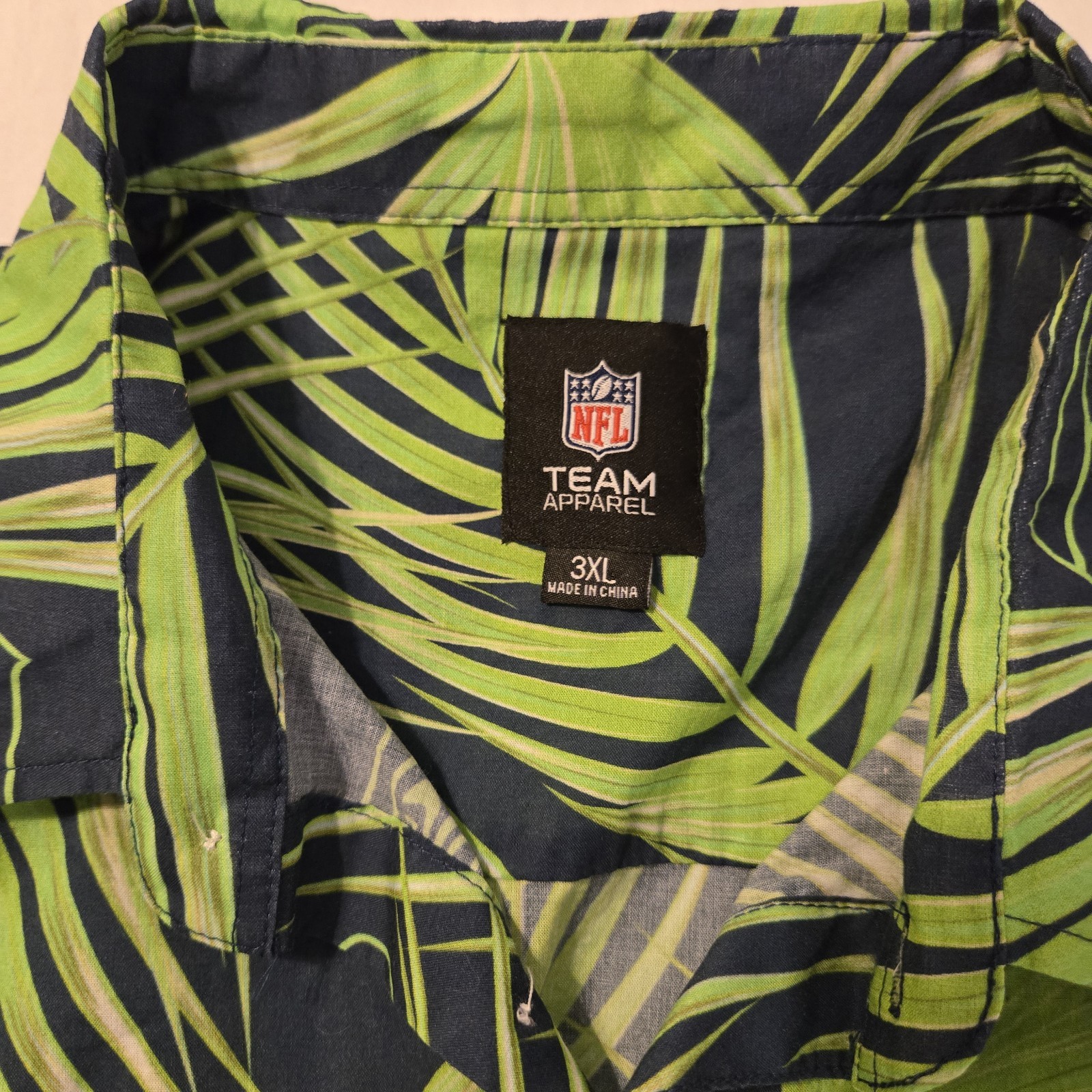 Seattle Seahawks Hawaiian Shirt Mens 3XL NFL Team Apparel Button Up Green gallery