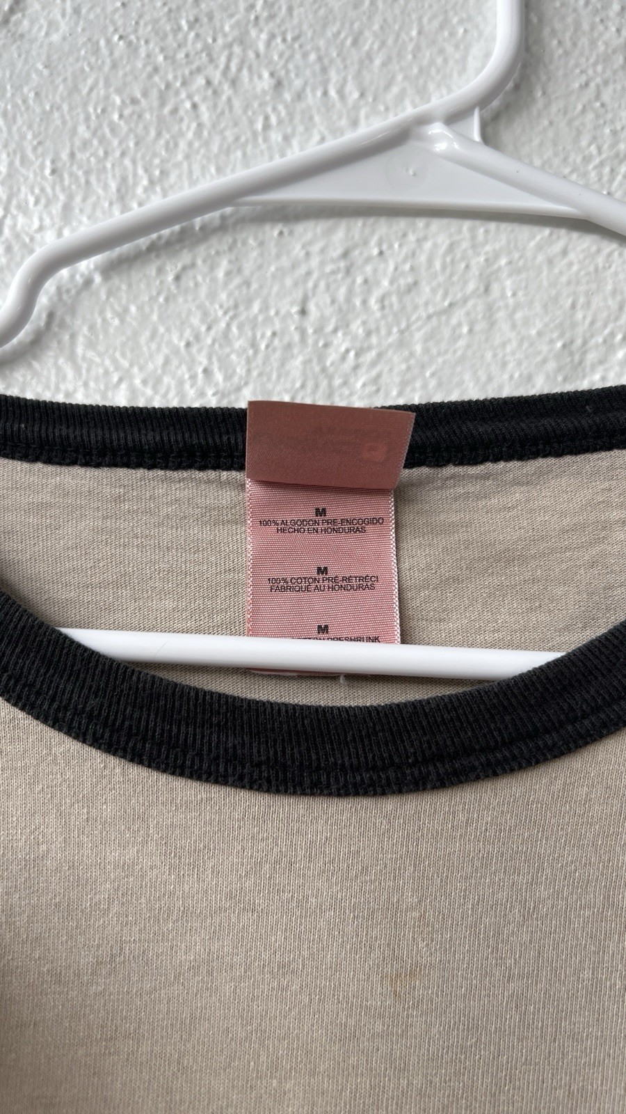 District Threads HOLO HOLO Beige Black Contrast Trim Crew Neck T-Shirt M gallery