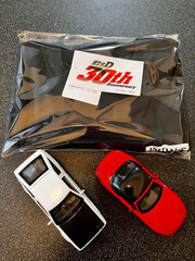 Initial D Panda Trueno AE86 & Red Eunos Roadster NA Diecast + 30th XL T-Shirt