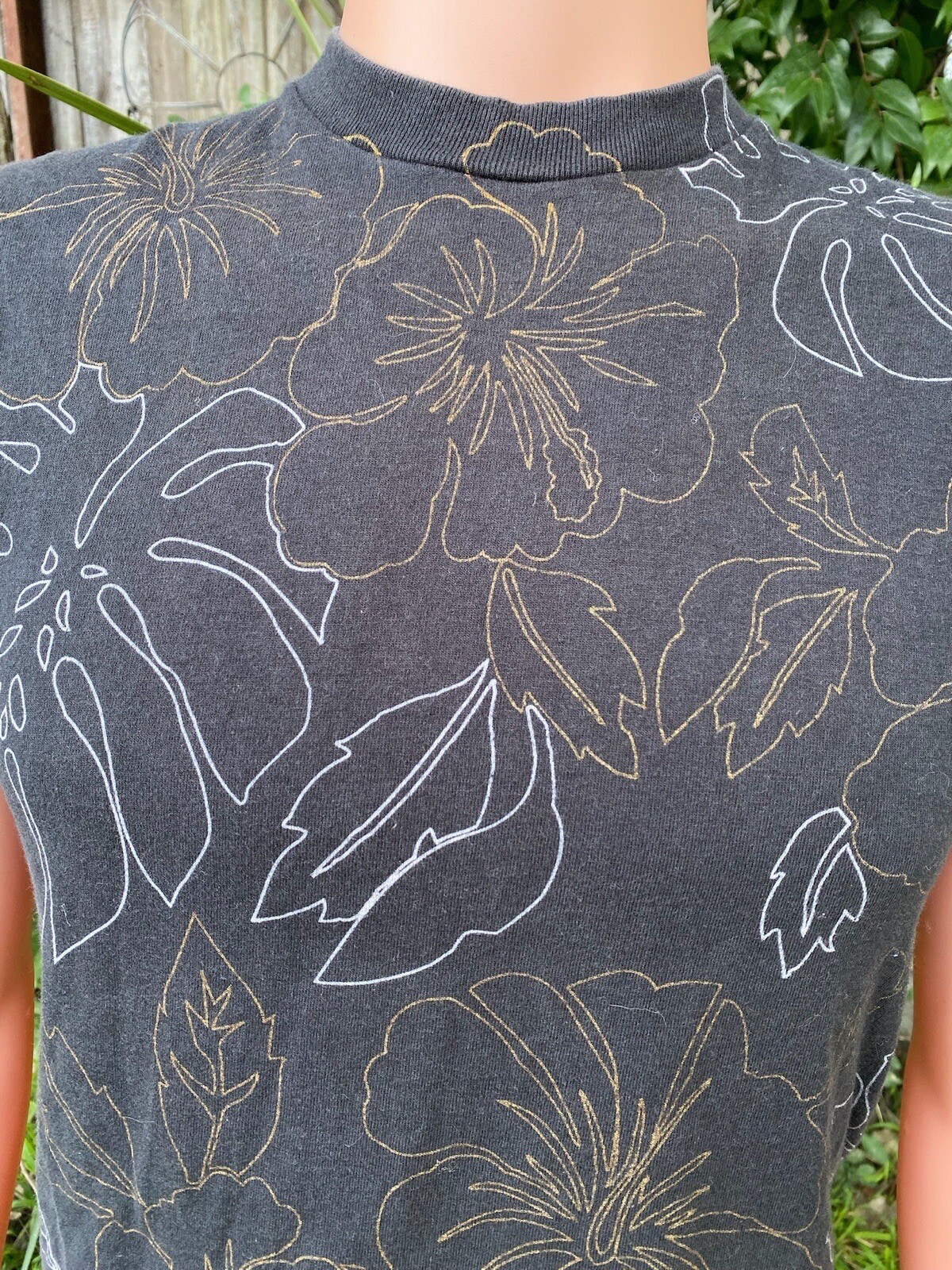 Stussy X Leilow Hawaii Stussy T-Shirt Black Gold And Silver Floral Design Size S gallery