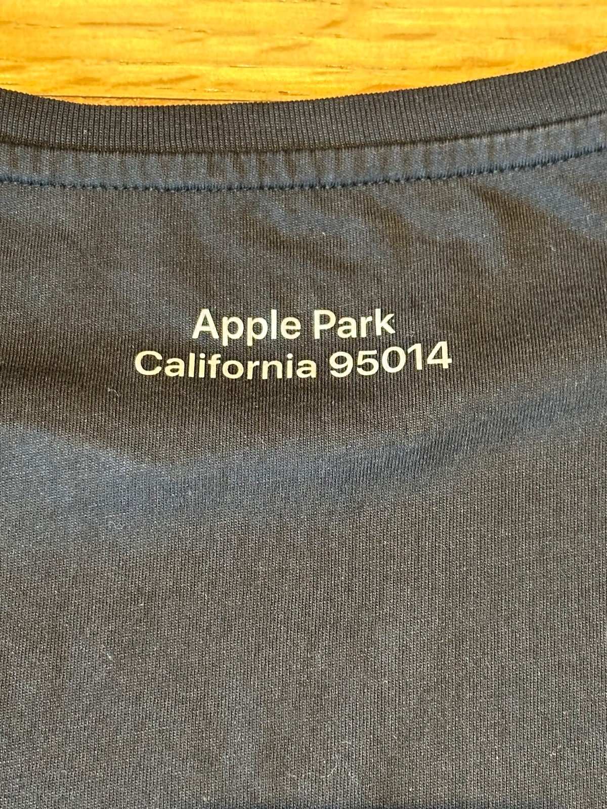 Official Apple RETAIL EXCLUSIVE Worldwide Locations 2018 Grey T-shirt RARE NEW gallery