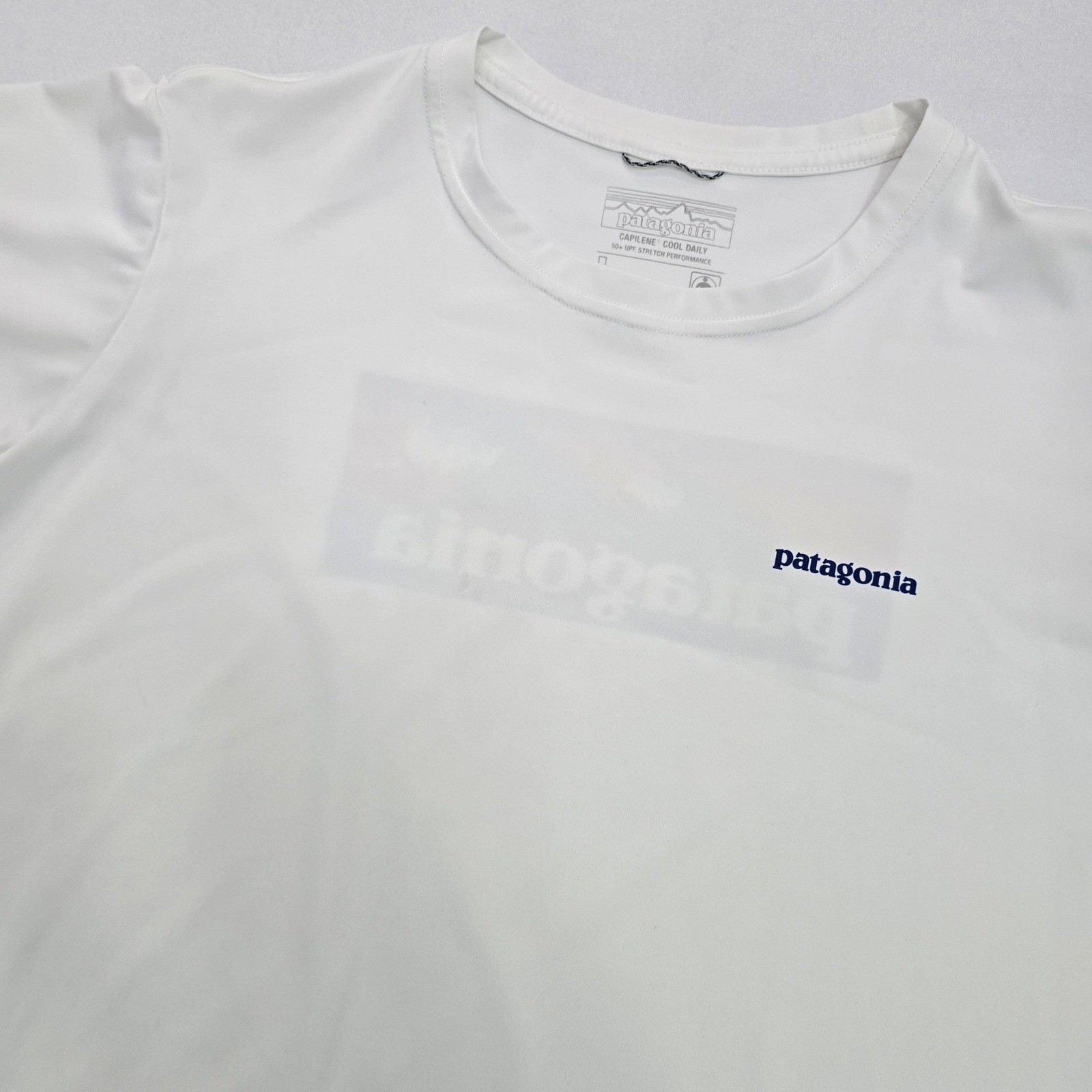 Patagonia Capilene Cool Daily Graphic Shirt Mens Medium White Wave UPF 50+ Tee gallery