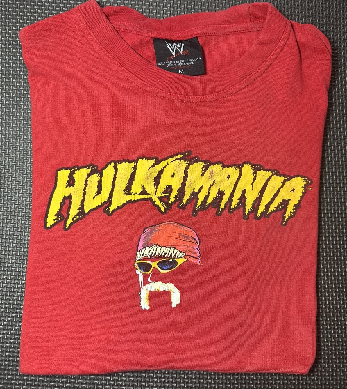 Vintage hulkamania Hulk Hogan T-Shirt Mens size MEDIUM 2005 gallery