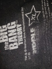 Big Bang Theory – Sheldon Cooper Bazinga! Blue Glow Size XL