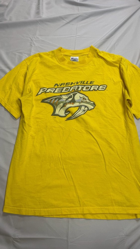 Vintage 90s Nashville Predators Pro Player NHL T-Shirt Size Large