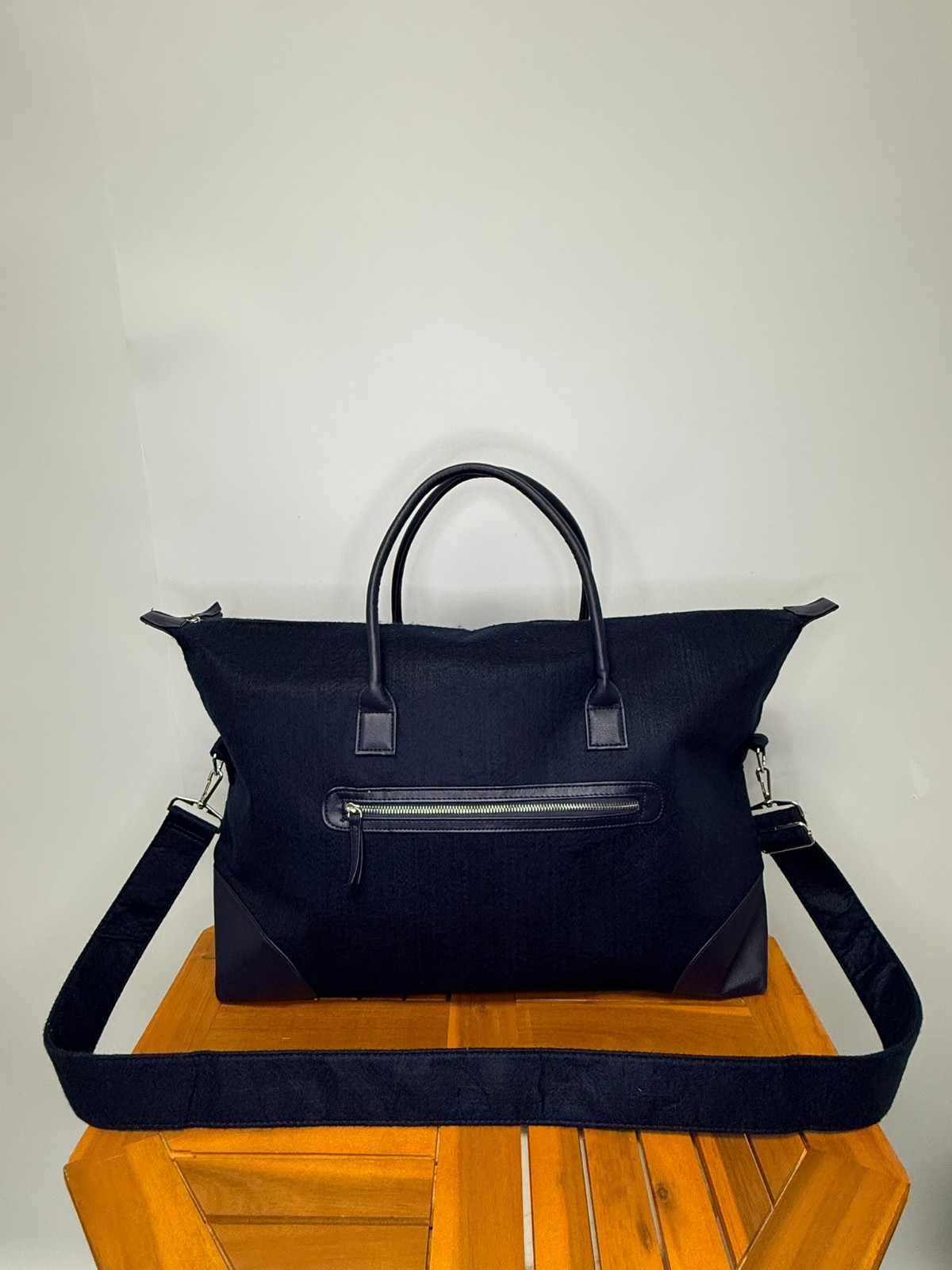 DSW Black Weekender Travel Duffel Tote Bag Carry On Shoulder Strap Large