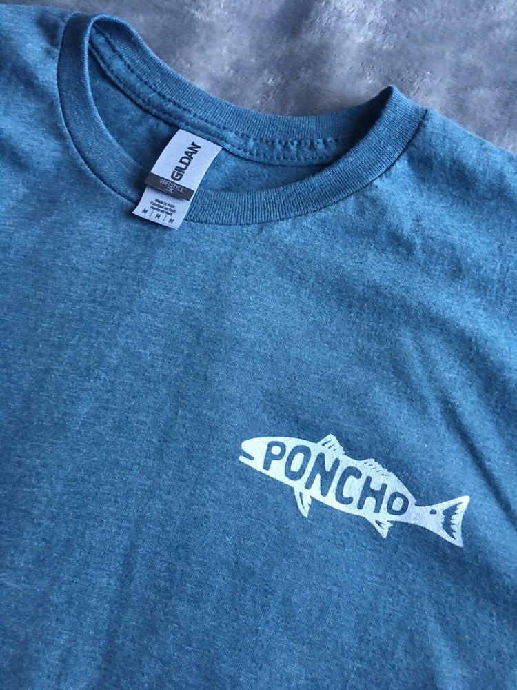 Gildan T Shirt Poncho Outdoors Fish Logo Graphic Soft style Men’s Sz. Medium