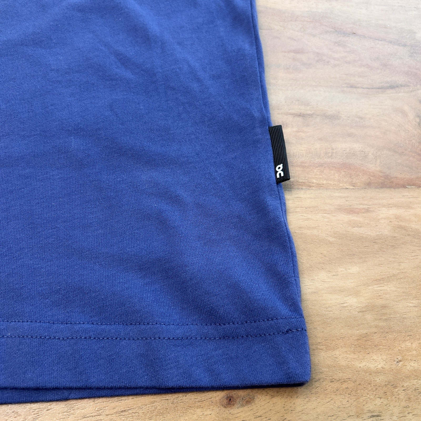 ON Cloud Men’s Club T-Shirt Crewneck Soft Organic Cotton Sz SMALL Blue Run Gym gallery