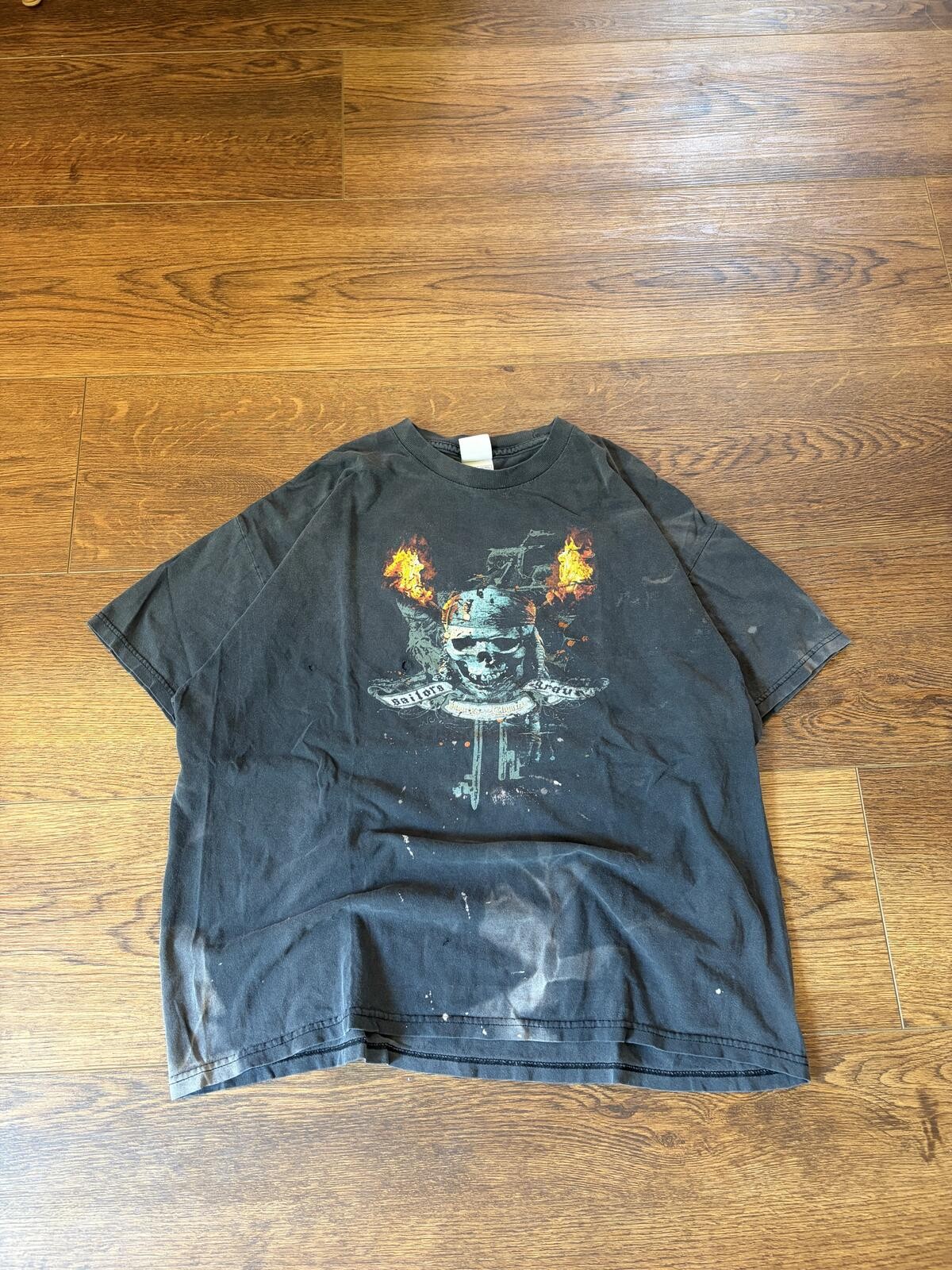 Crazy vintage sunfaded/Distressed Pirates of the Caribbean Flaming Skull Tee