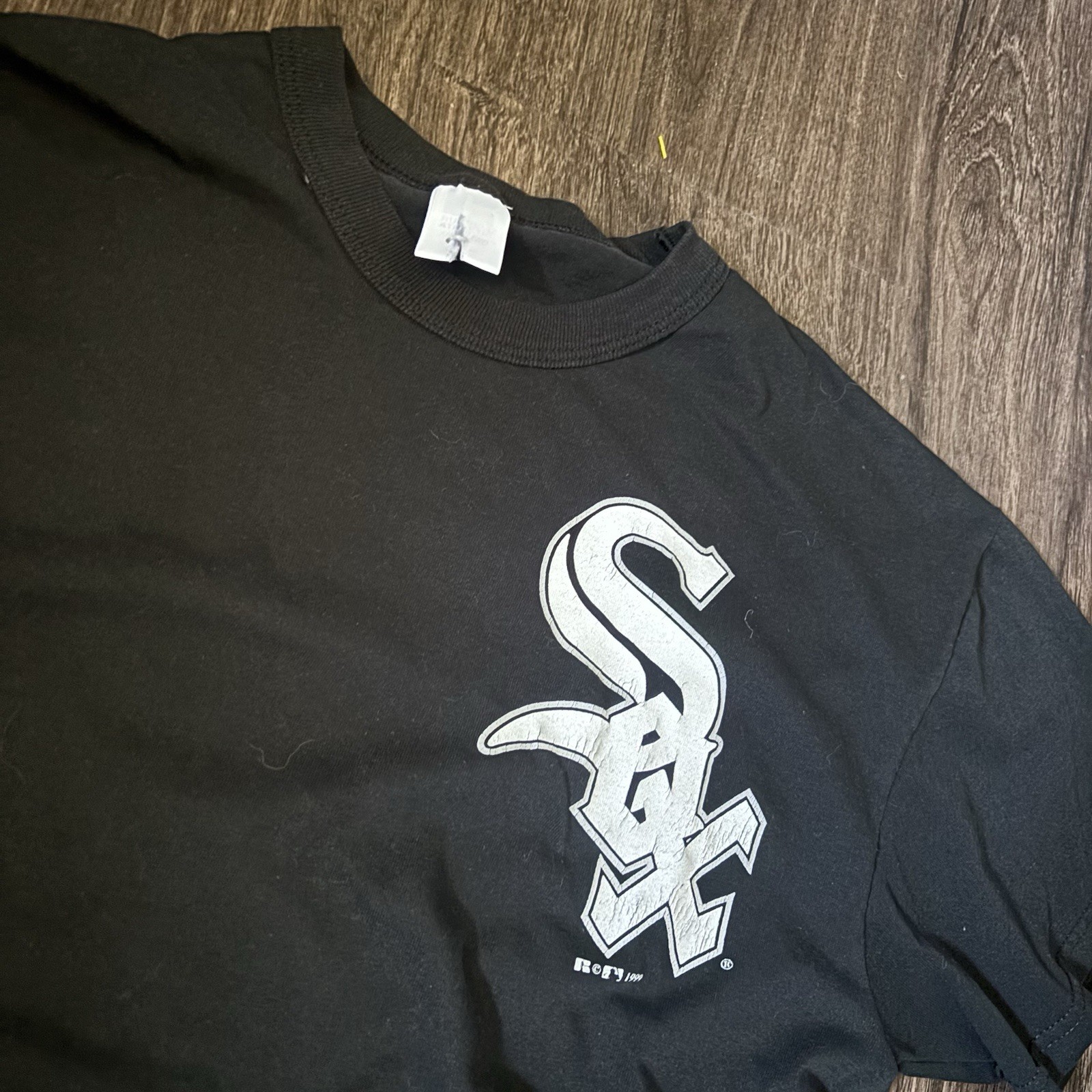 1999 vintageMen's Black Short Sleeve Graphic Print white sox T-Shirt gallery
