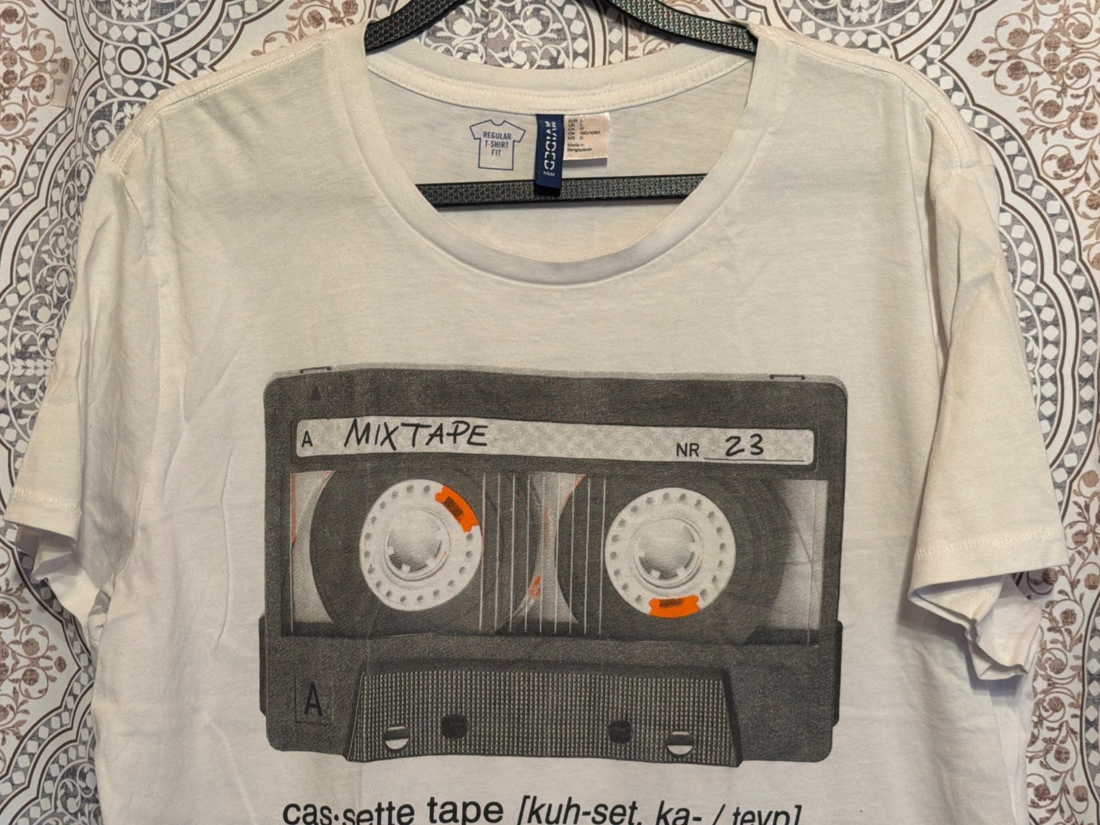 H&M Divided White Mixtape Graphic T-Shirt Size L Cotton Crewneck Unisex Casual S gallery