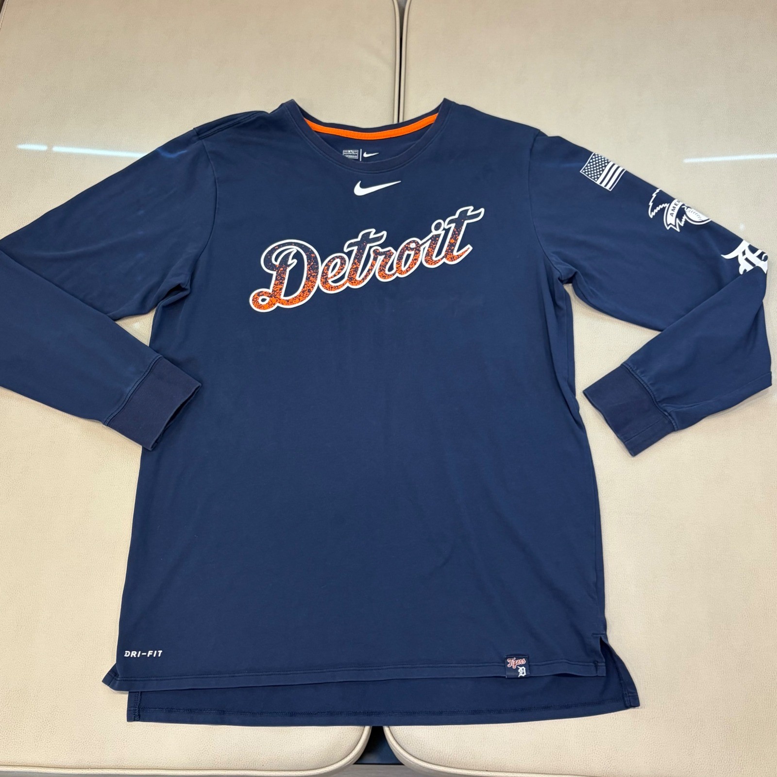 Nike Detroit Tigers Mens Medium Long Sleeve Dri-FIT Shirt Navy Blue MLB Baseball gallery
