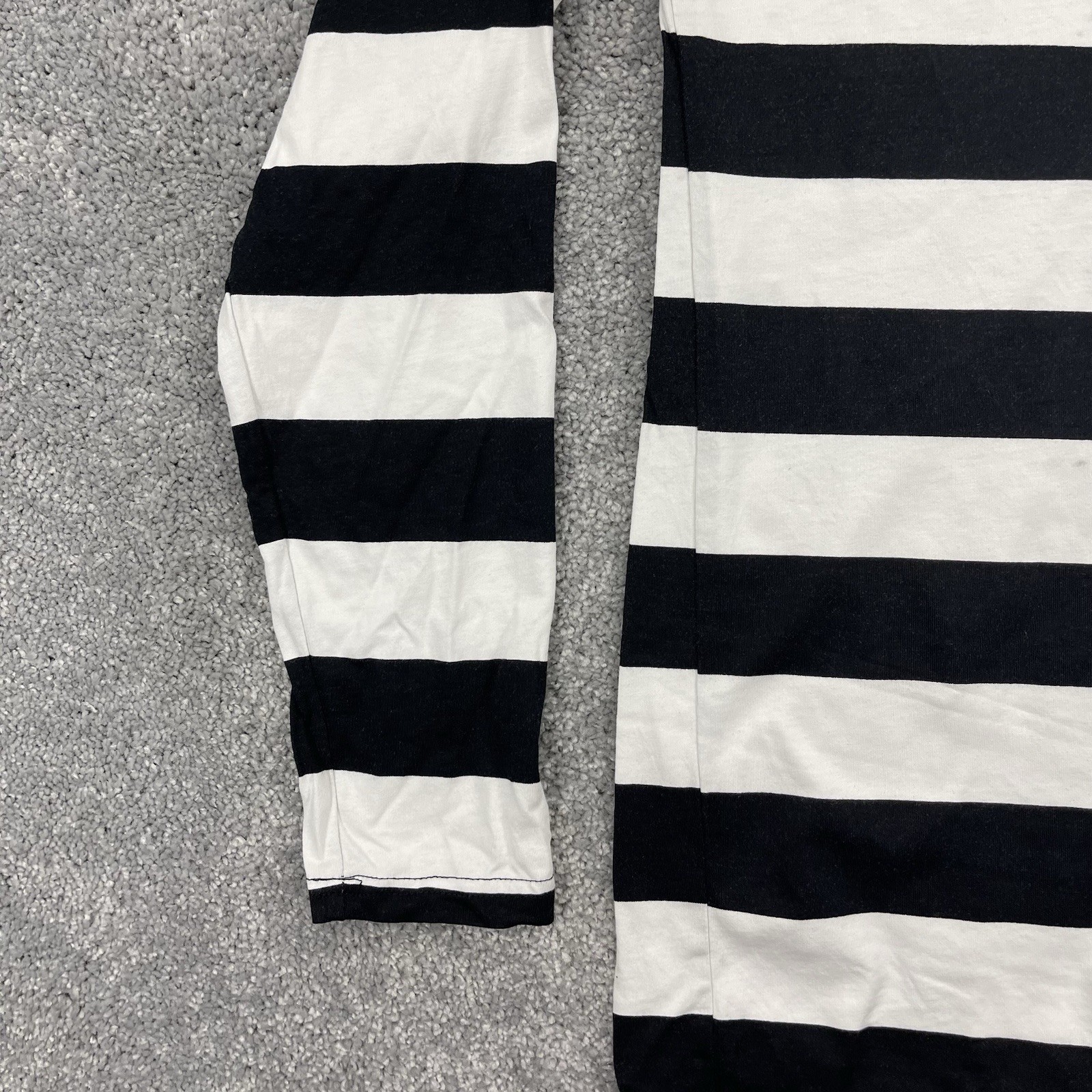 Kill Star Wednesday Shirt Adult Small White Striped Long Sleeve Crew Neck gallery