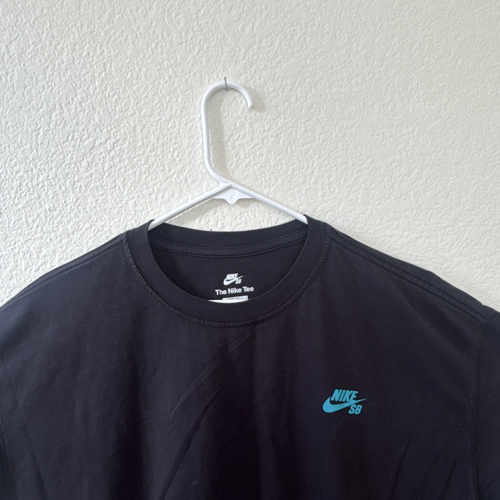 Nike SB The Nike Tee Black Graphic Logo T-Shirt Men’s 2XL Loose Fit Crew Neck gallery