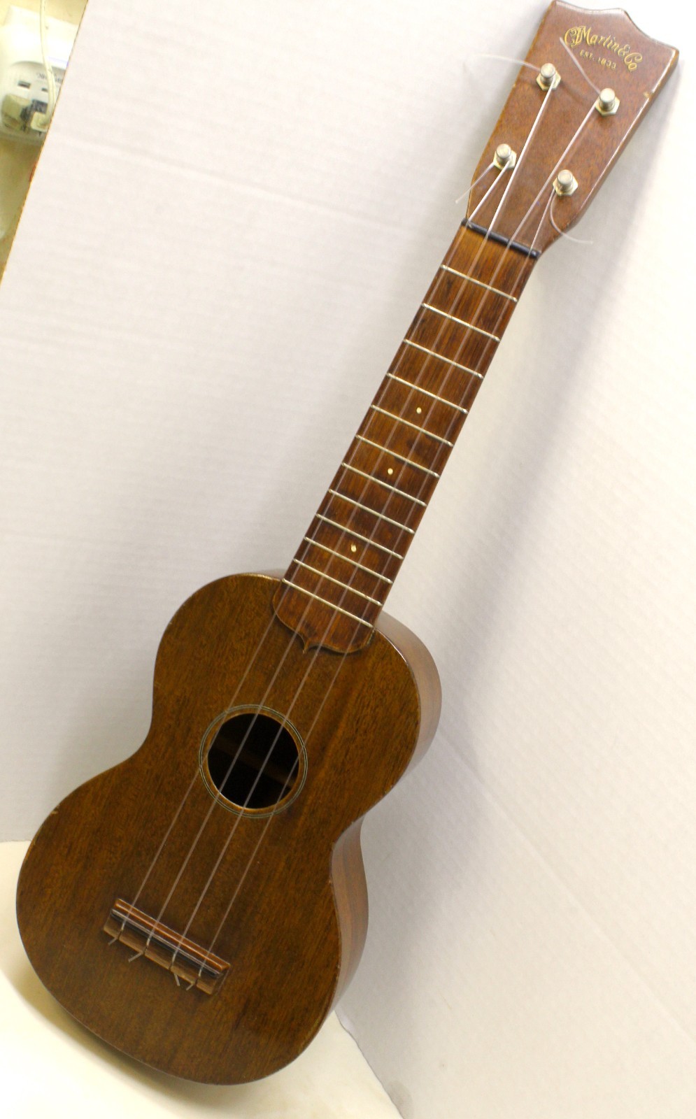 MARTIN & CO UKE Model O 4-String Ukelele with Soft Case –Quality & Great Tone!