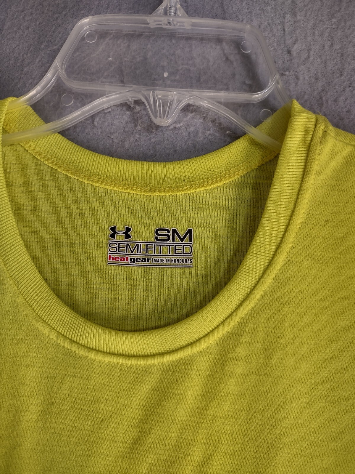 Under Armour Mens Shirt Small Yellow Semi Fitted Heat Gear Solid Logo Pullover gallery