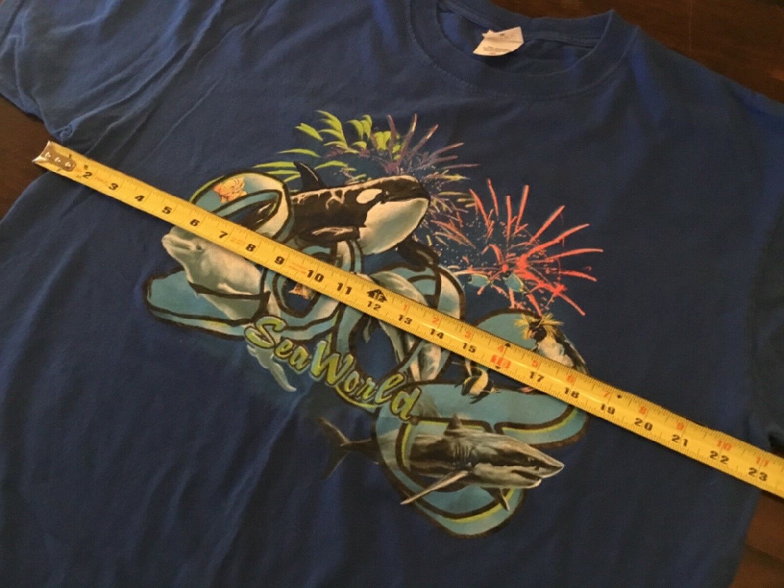 SEA WORLD GRAPHIC T-SHIRT ( MENS X-LARGE ) 2008 BLUE PREOWNED gallery