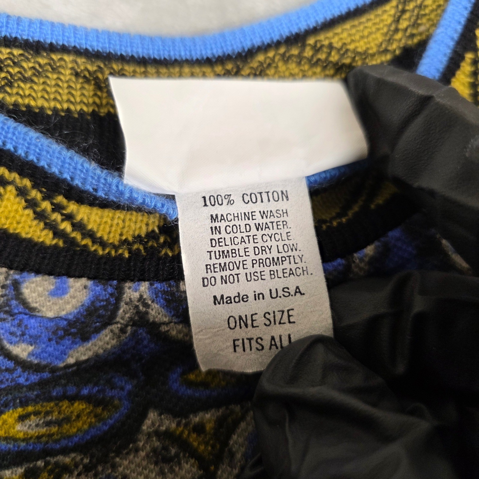 CLIP USA All Over Print Geometric Pocket Tee One Size Fits All Excellent Vintage gallery