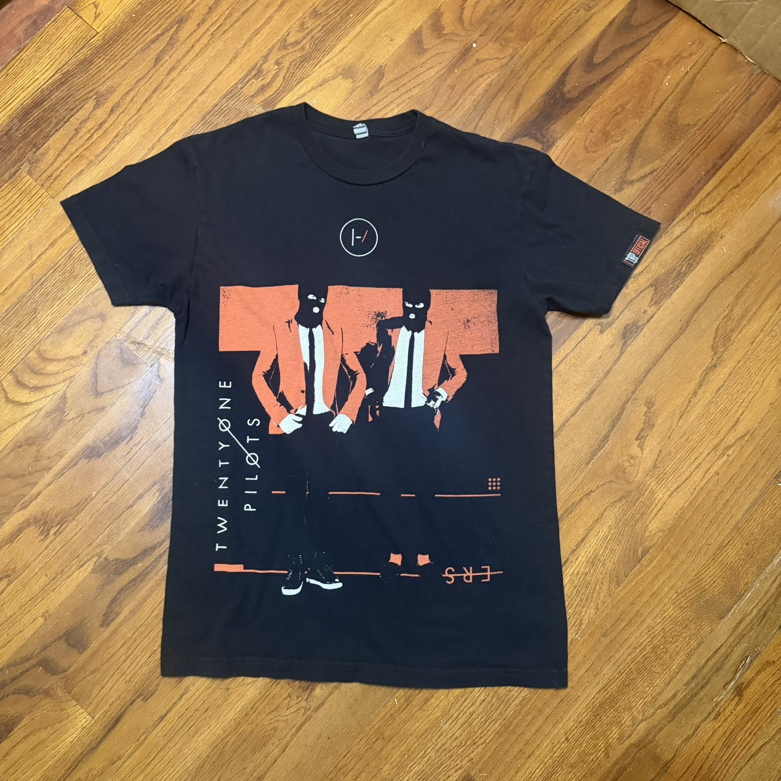 2016 Twenty One Pilots Emotional Roadshow Tour Double Sided T-Shirt Size Small gallery