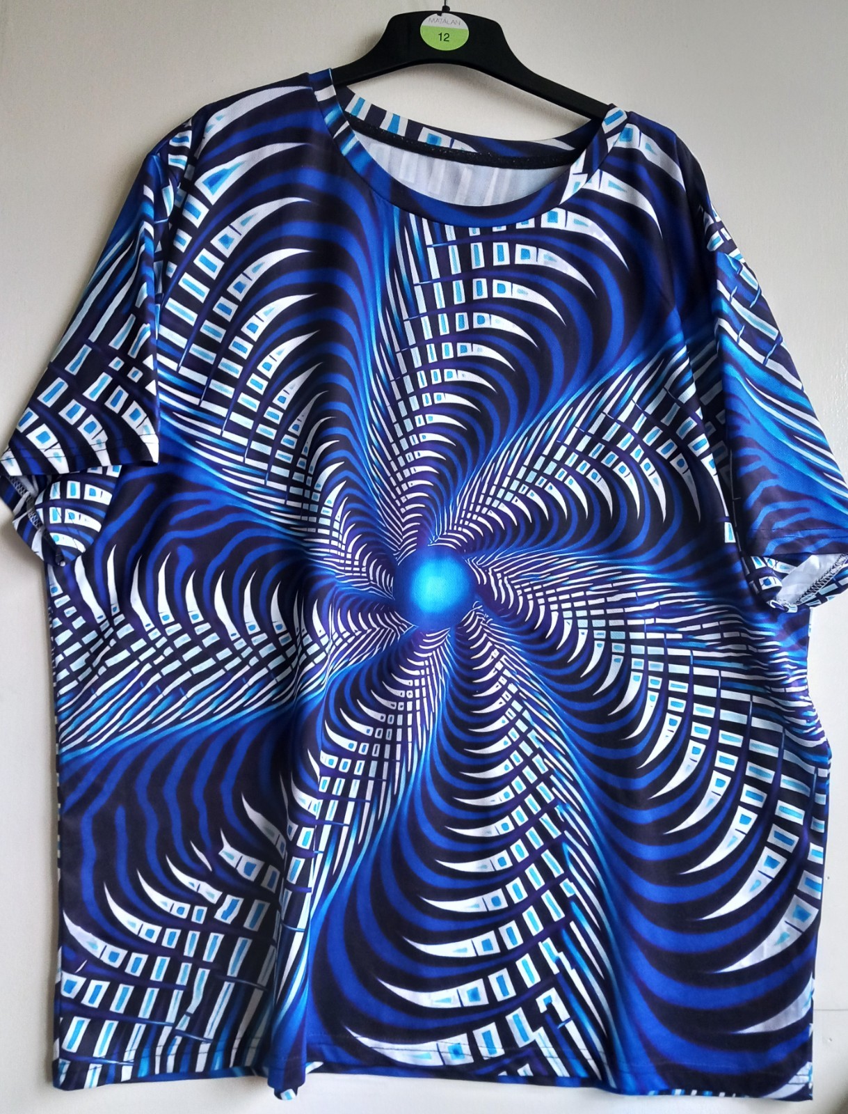 NEW LARGE T-SHIRT in BLUE/WHITE COLOUR 95 % POLYESTER, 5% SPANDEX SIZE 4XL