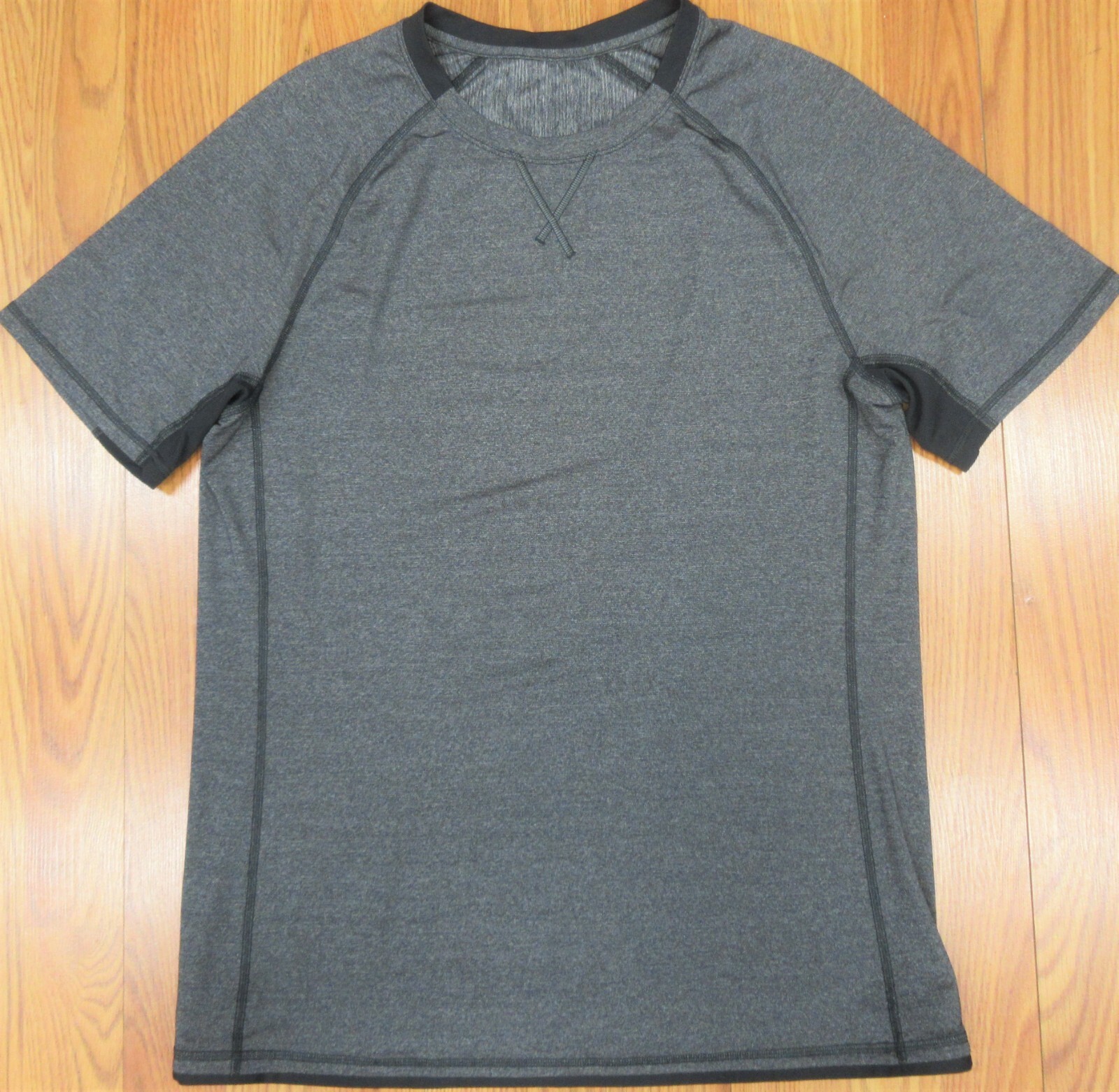 LULULEMON ATHLETICA T-SHIRT POLYESTER/SPANDEX GRAY & BLACK Sz MEDIUM, M gallery