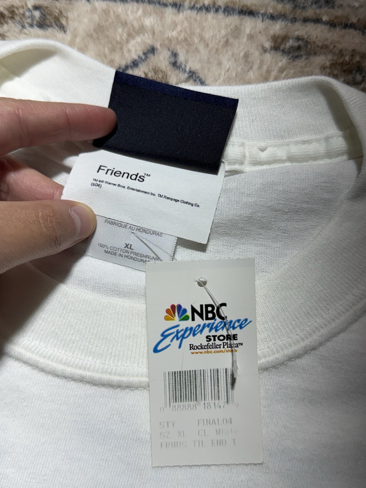 VTG 04” NBC Store FRIENDS Embroidered Logo TV Show Cast White T-Shirt Sz XL NWT gallery