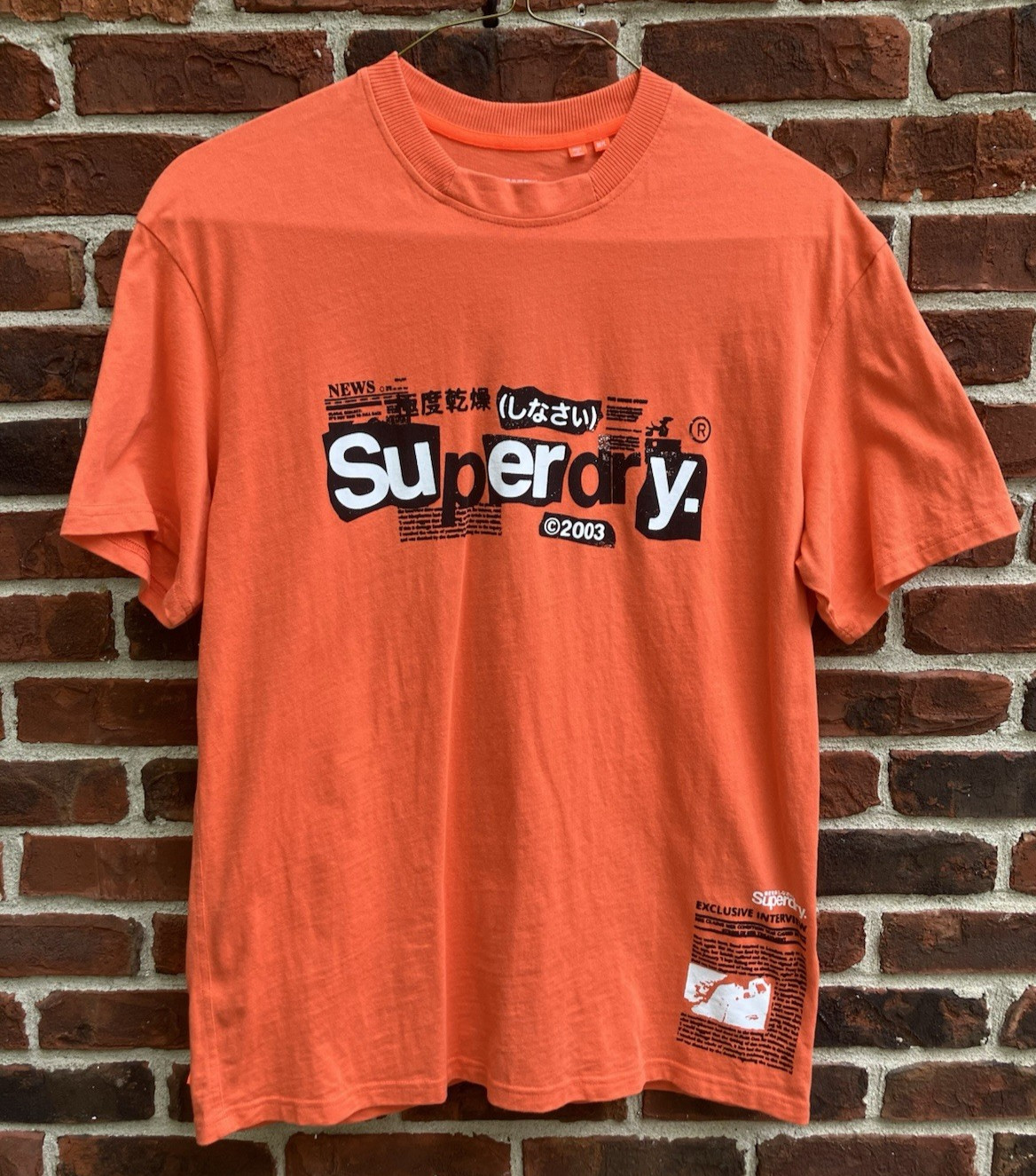 SUPERDRY Orange Newspaper Ransom Note Style Logo Print T-Shirt 2003 Men's M / L gallery
