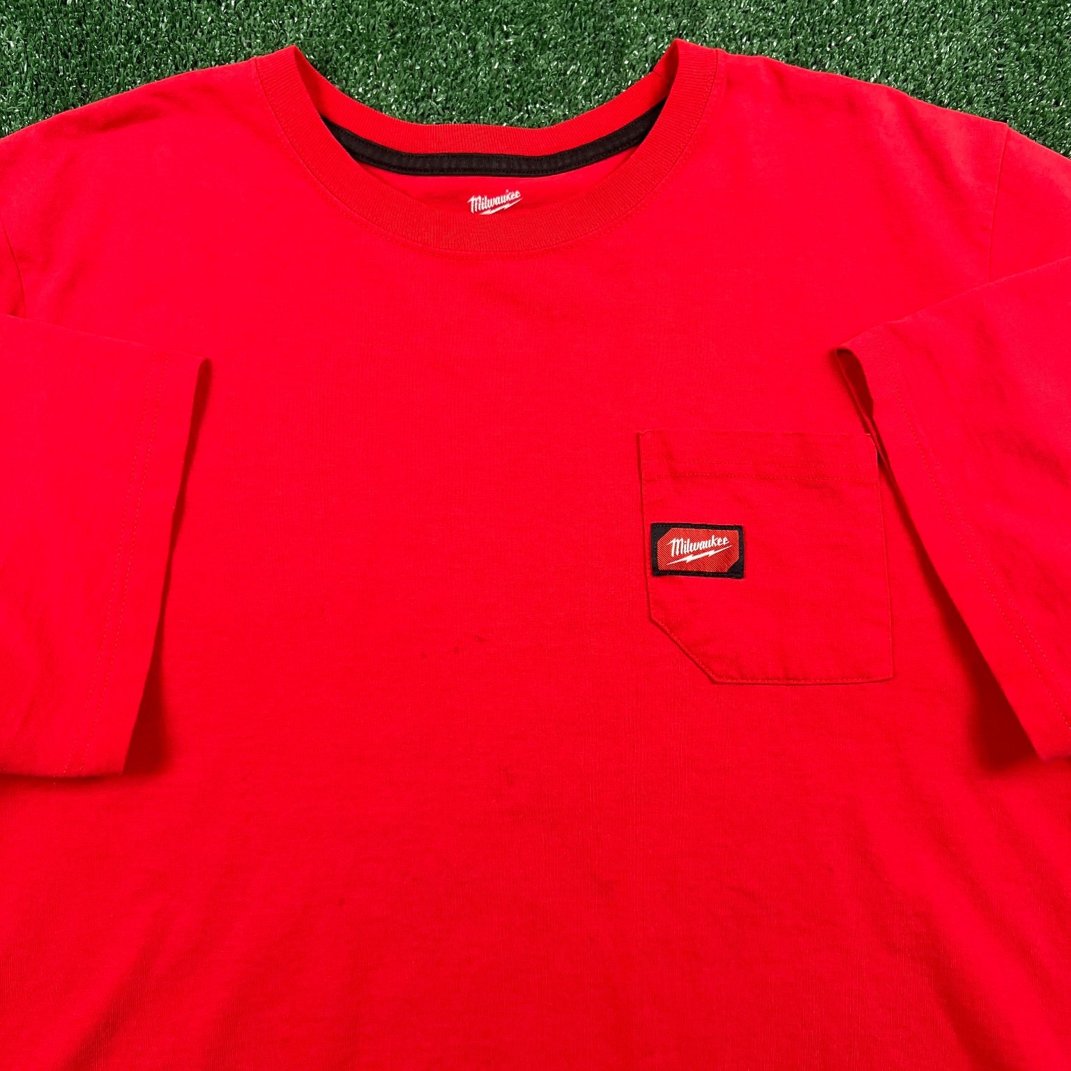 Milwaukee T-Shirt Men's 2XL Red Short Sleeve Pocket Workwear Crewneck Cotton gallery