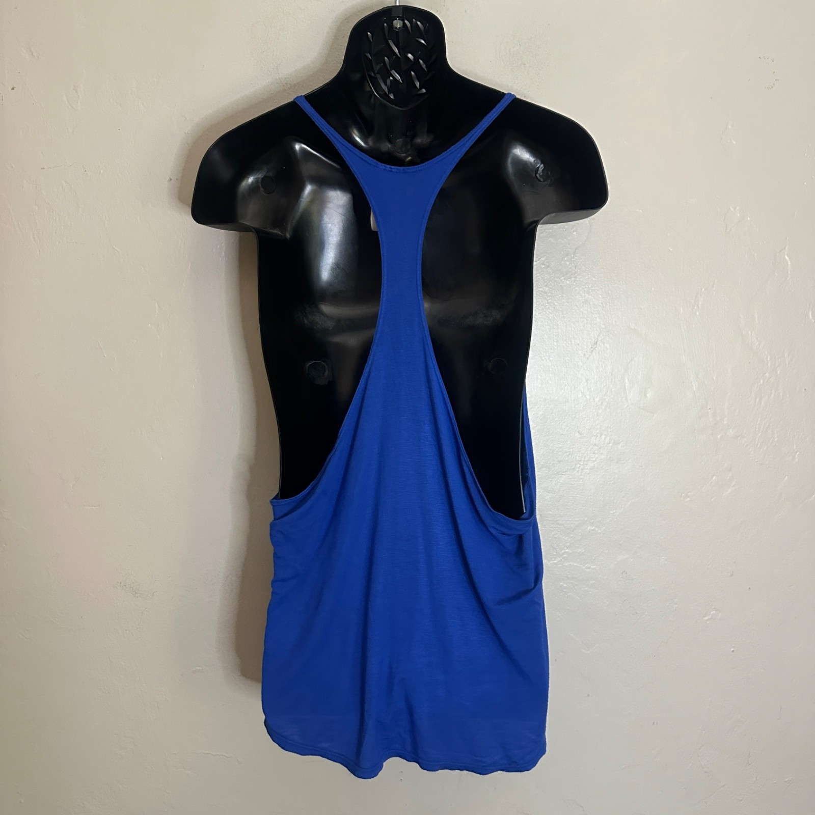 GIGO Stringer Tank Top Large Gently worn 96% polyester/4% spandex 20" armpits gallery