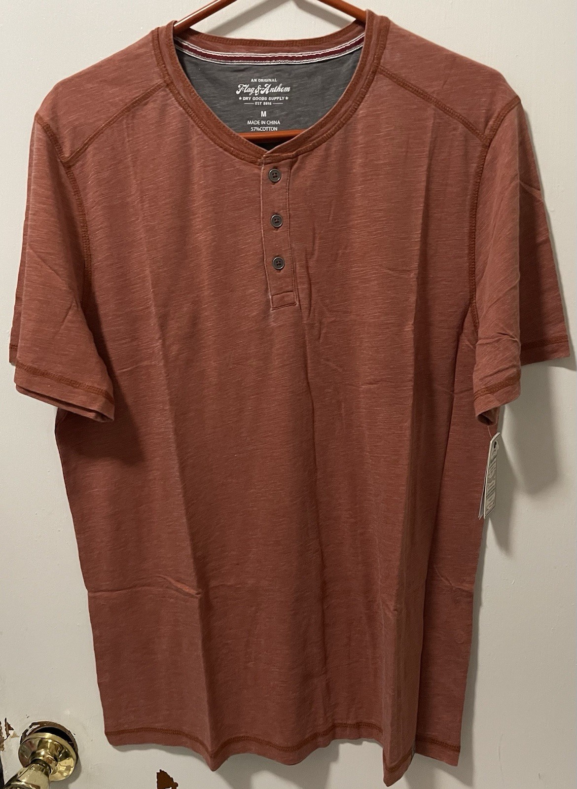 Flag & Anthem Men’s Henley Neck Short Sleeve T-Shirt Color Rust Size Medium NWT