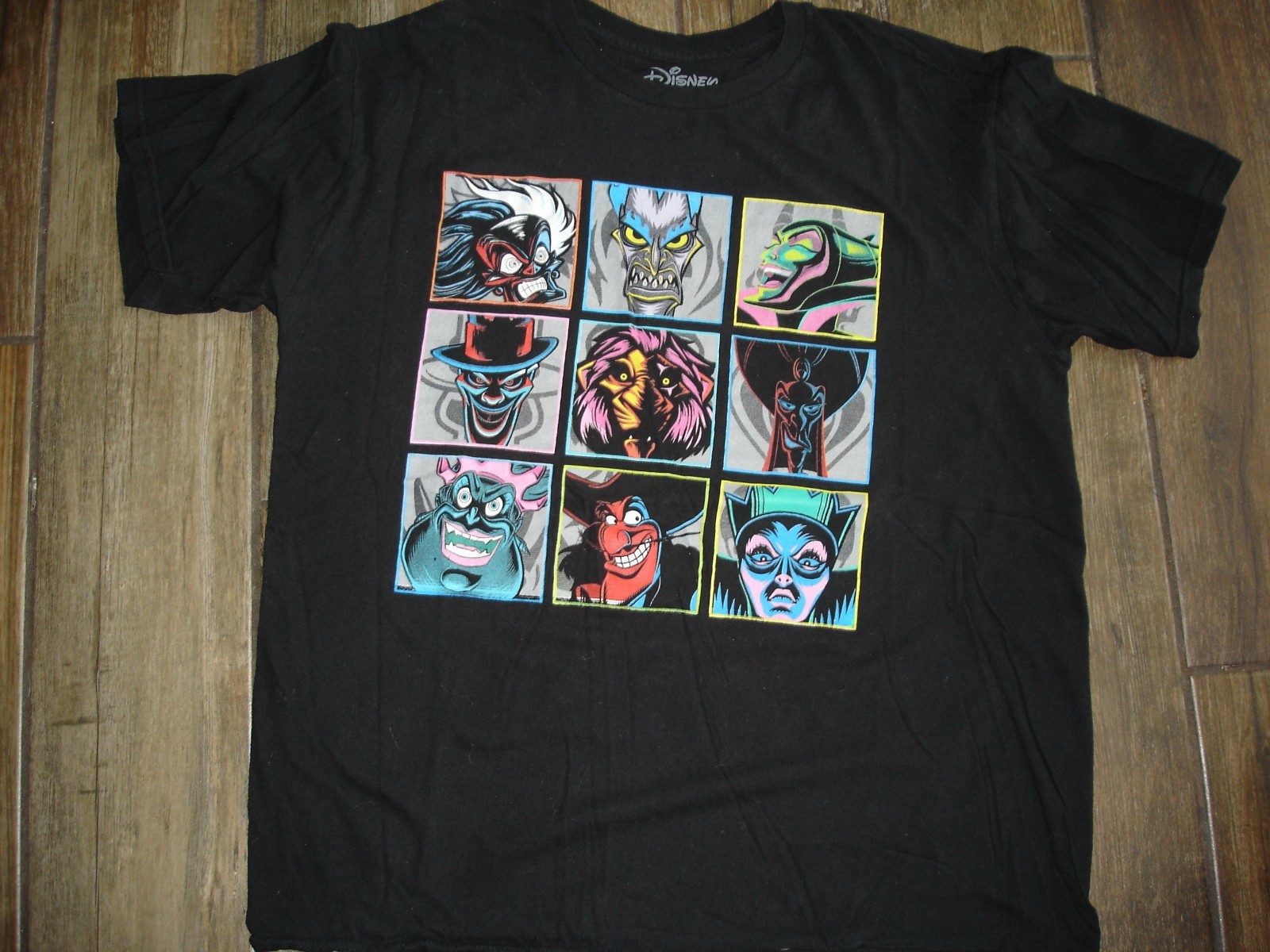 Disney Villains character black t-shirt adult (L) large